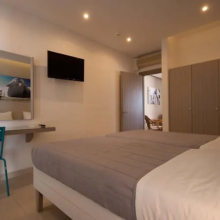 Irina Aparthotel 3*